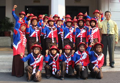 Regu Pramuka putra dan putri ALYALU sesaat ketika akan diberangkatkan dari Balikota Malang