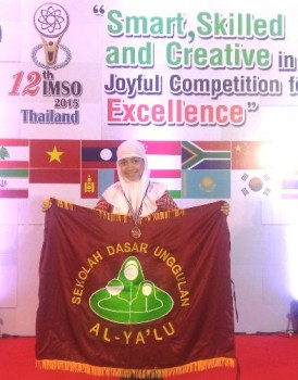 Pravieta, siswa SD UnggulanAl-Ya'lu saat di arena IMSO 12 di Thailand