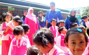 Interaksi dengan peserta didik Pra-TK dan TK Unggulan Al-Ya'lu